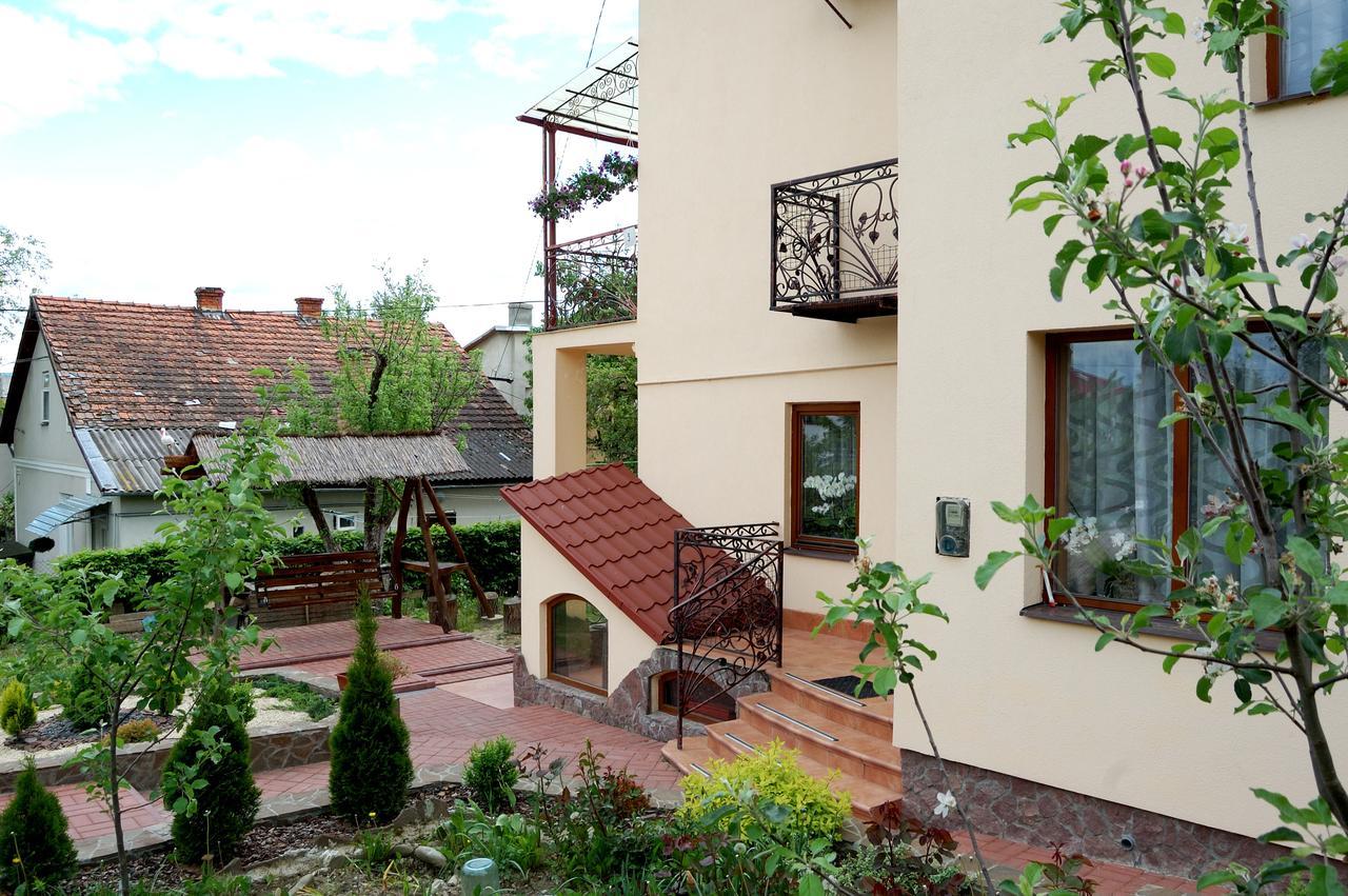 Hotel U Olgi à Trouskavets Extérieur photo
