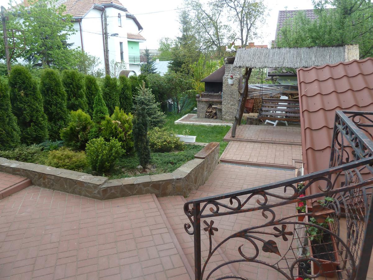 Hotel U Olgi à Trouskavets Extérieur photo
